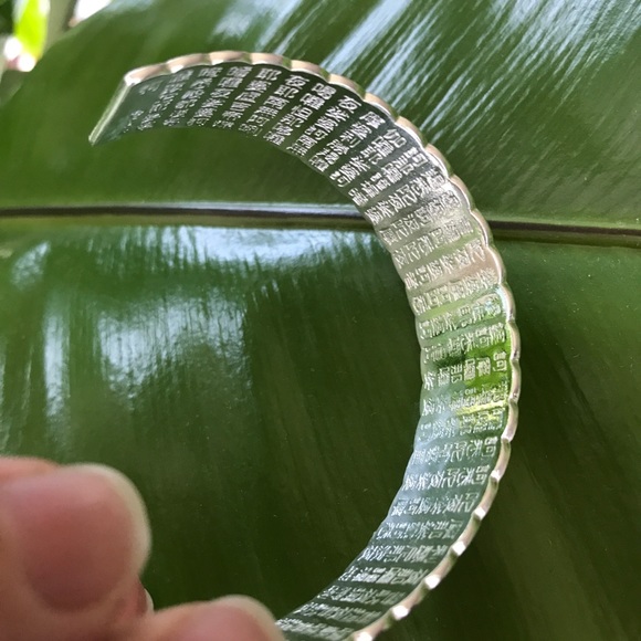 Unisex Lotus carved silver bracelet - Picture 7 of 7